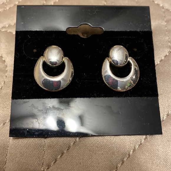 unbranded Jewelry - Unbranded pierced silver tone earrings